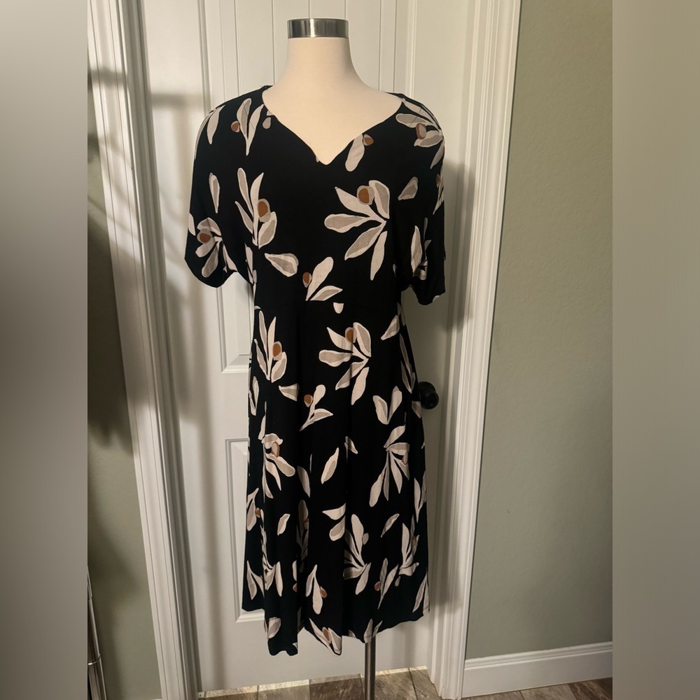 Masai size medium black floral short sleeve dress EUC - Picture 4 of 10